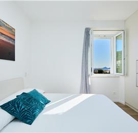 4 Bedroom Villa with Jacuzzi and Seaview in Orašac, Dubrovnik, Sleeps 9